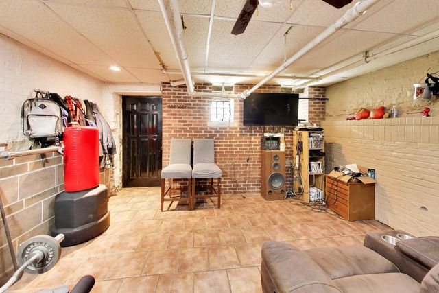 2252 W Warren Boulevard, Chicago, IL 60612
