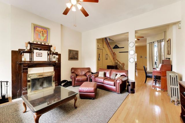 2252 W Warren Boulevard, Chicago, IL 60612