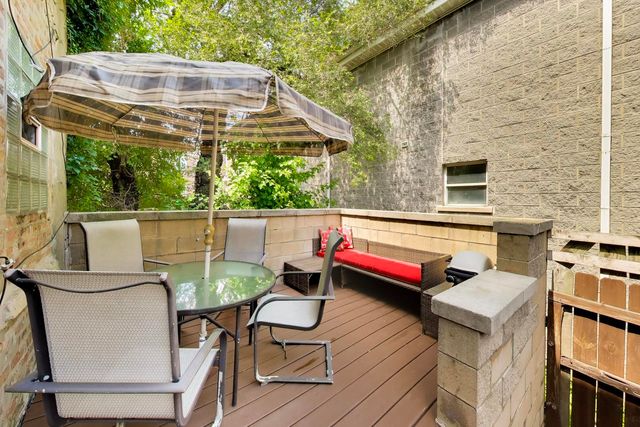 2252 W Warren Boulevard, Chicago, IL 60612