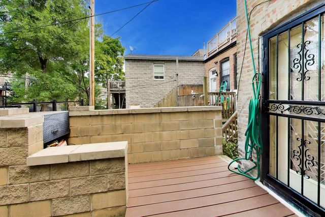 2252 W Warren Boulevard, Chicago, IL 60612