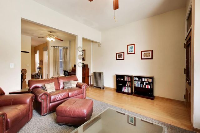 2252 W Warren Boulevard, Chicago, IL 60612