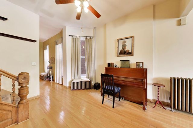 2252 W Warren Boulevard, Chicago, IL 60612