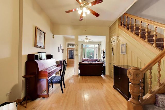 2252 W Warren Boulevard, Chicago, IL 60612