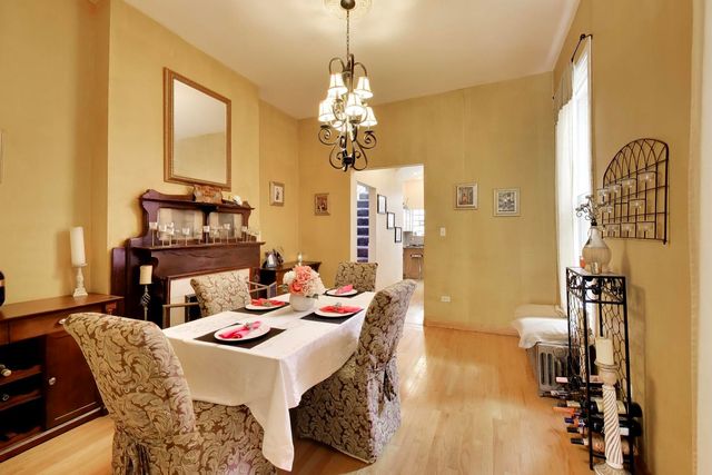 2252 W Warren Boulevard, Chicago, IL 60612