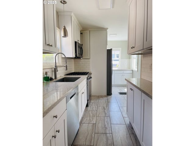 2932 Ne 15TH Ave, Portland, OR 97212