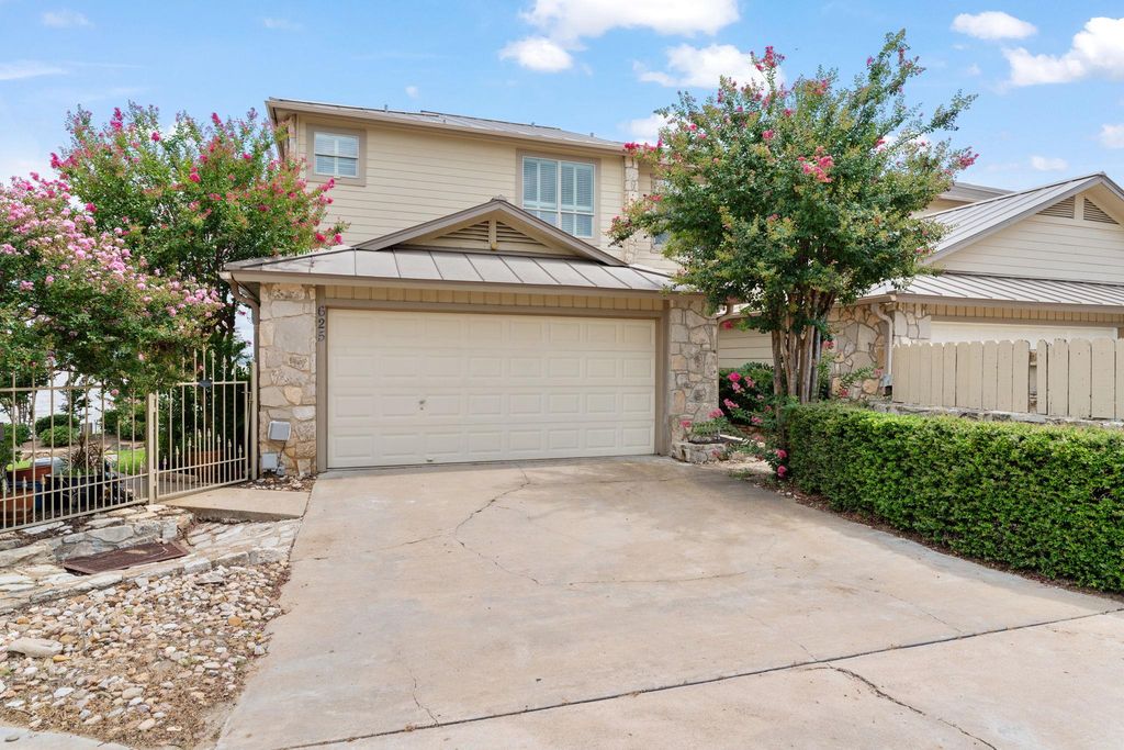 625 Horseshoe Bay BLVD, Horseshoe Bay, TX 78657