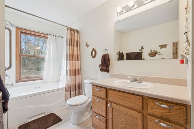 2886 Lynne Lane, Alburnett, IA 52202