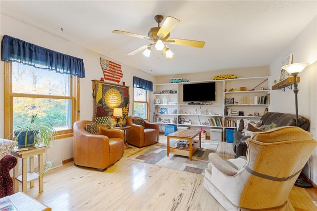 2886 Lynne Lane, Alburnett, IA 52202