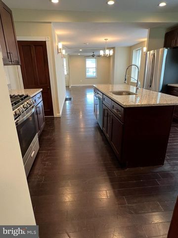 42 HOLLAND AVE, Ardmore, PA 19003