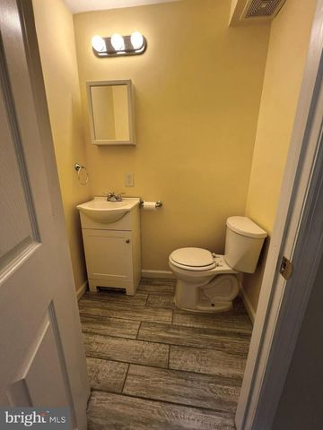 42 HOLLAND AVE, Ardmore, PA 19003