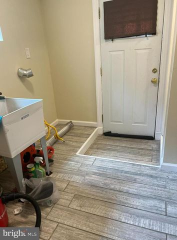 42 HOLLAND AVE, Ardmore, PA 19003