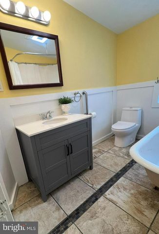 42 HOLLAND AVE, Ardmore, PA 19003