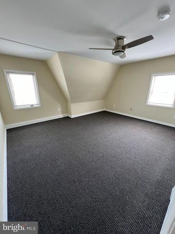 42 HOLLAND AVE, Ardmore, PA 19003