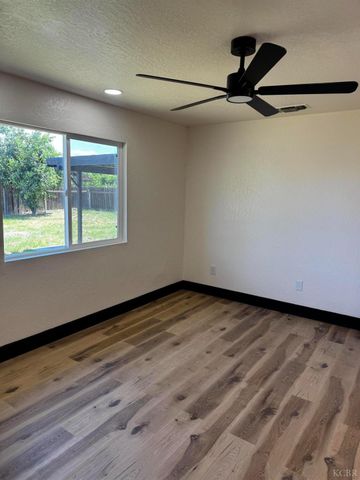 1704 N Giddings Street, Visalia, CA 93291