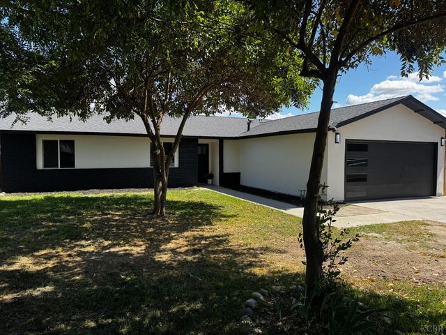 1704 N Giddings Street, Visalia, CA 93291