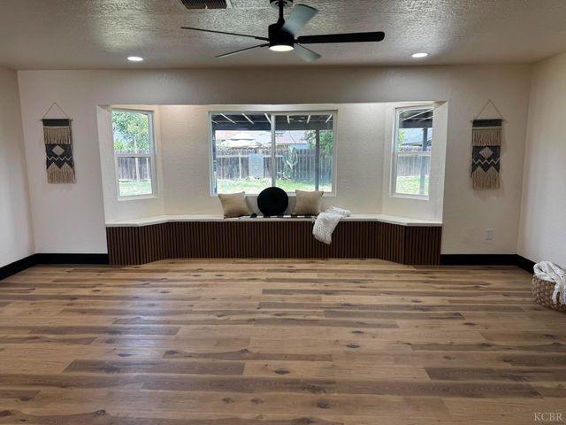 1704 N Giddings Street, Visalia, CA 93291