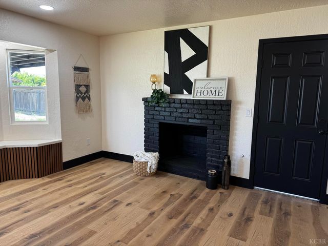 1704 N Giddings Street, Visalia, CA 93291