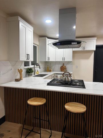 1704 N Giddings Street, Visalia, CA 93291