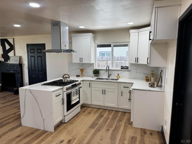 1704 N Giddings Street, Visalia, CA 93291