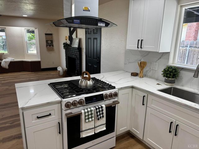 1704 N Giddings Street, Visalia, CA 93291