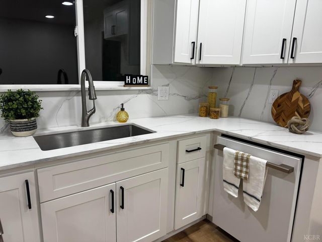 1704 N Giddings Street, Visalia, CA 93291