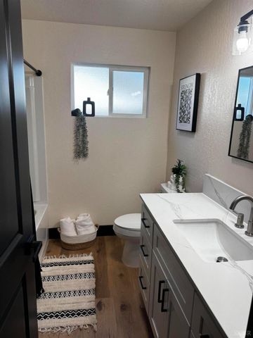 1704 N Giddings Street, Visalia, CA 93291