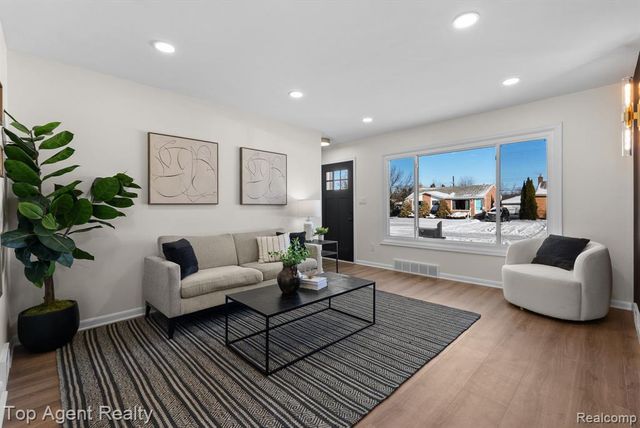 32151 Grandview Avenue, Westland, MI 48186