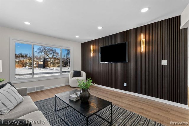 32151 Grandview Avenue, Westland, MI 48186