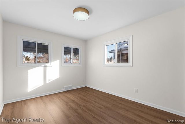 32151 Grandview Avenue, Westland, MI 48186