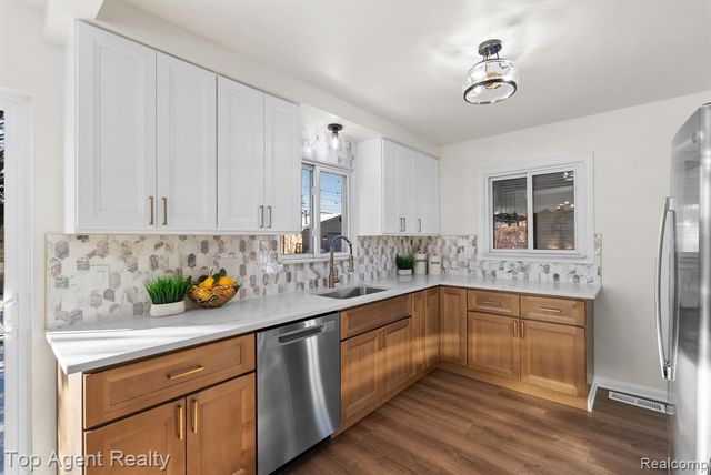 32151 Grandview Avenue, Westland, MI 48186