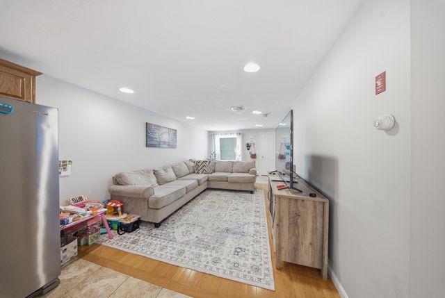 26 Vine St 26, Milford, MA 01757