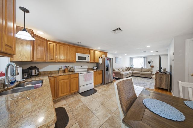 26 Vine St 26, Milford, MA 01757