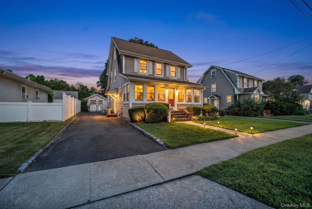 55 McKinley Avenue, Hicksville, NY 11801 — photo 3