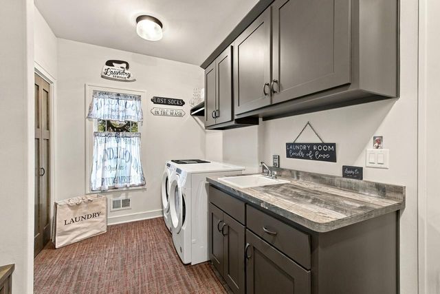 W208N16296 Renee WAY, Jackson, WI 53037