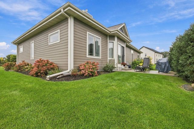 W208N16296 Renee WAY, Jackson, WI 53037