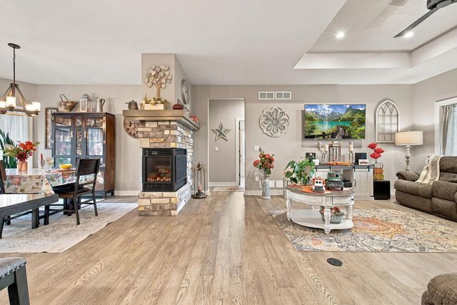 W208N16296 Renee WAY, Jackson, WI 53037