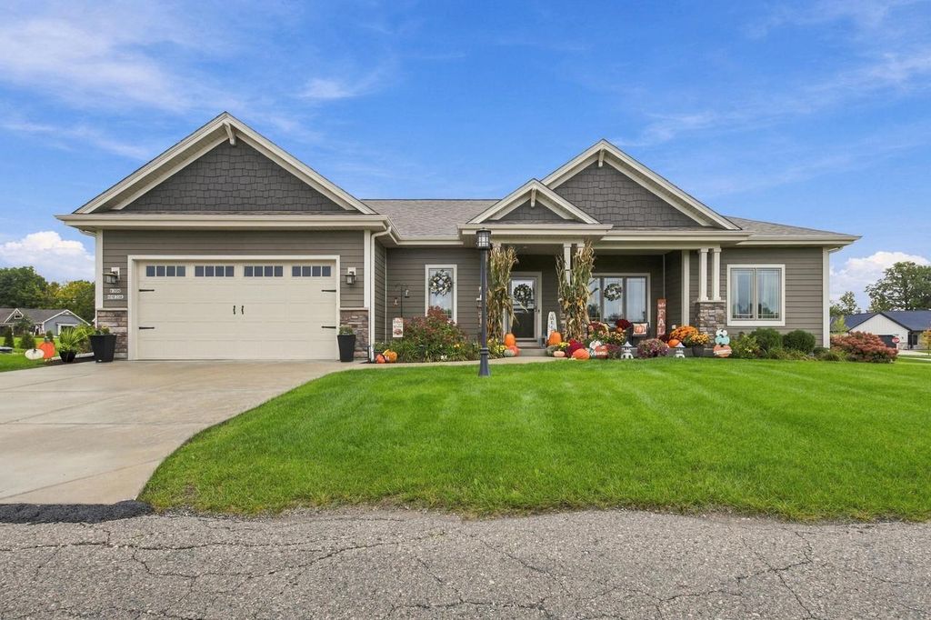 W208N16296 Renee WAY, Jackson, WI 53037