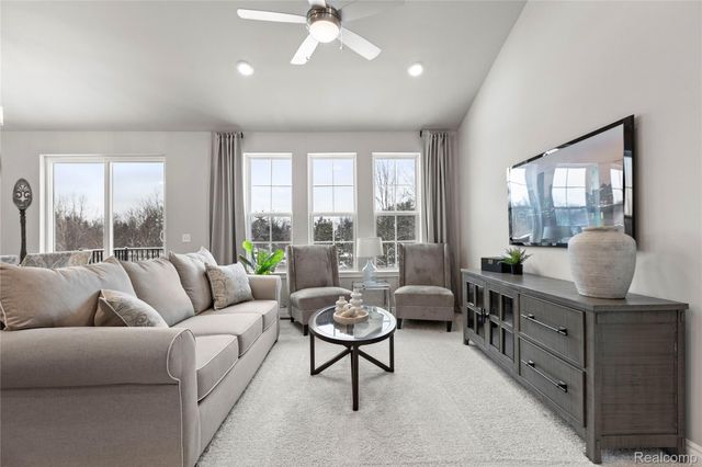 2239 Chase Drive 106, Hartland Township, MI 48855