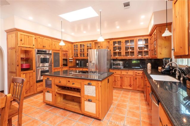 2083 Grace, Riverside, CA 92504