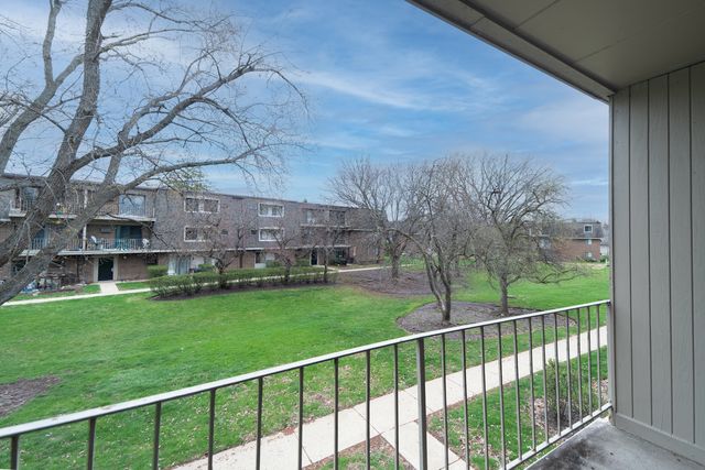 144 E Bailey Road G, Naperville, IL 60565