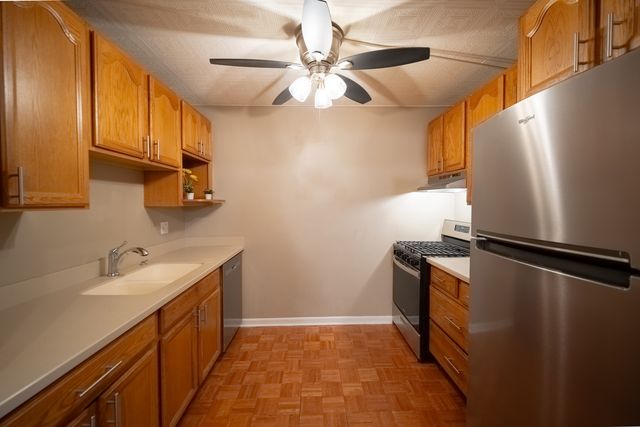 144 E Bailey Road G, Naperville, IL 60565