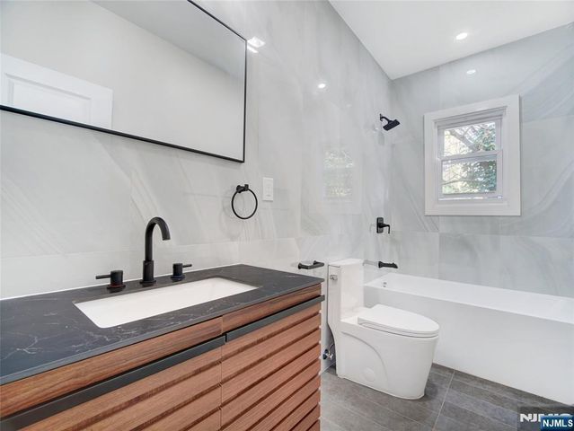 432 16th Street, Newark, NJ 07103
