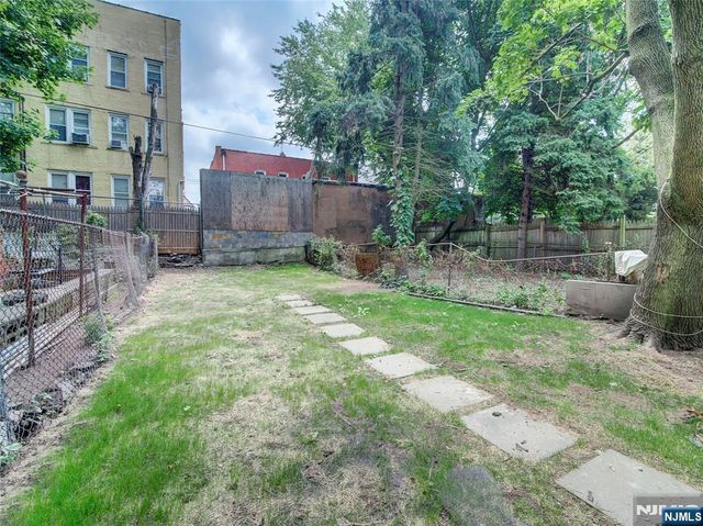432 16th Street, Newark, NJ 07103