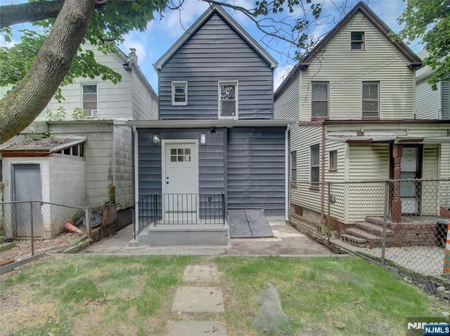432 16th Street, Newark, NJ 07103