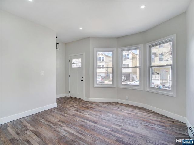 432 16th Street, Newark, NJ 07103