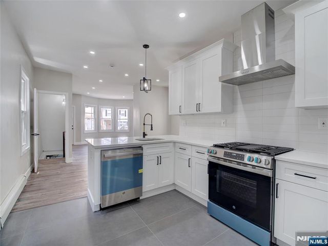 432 16th Street, Newark, NJ 07103