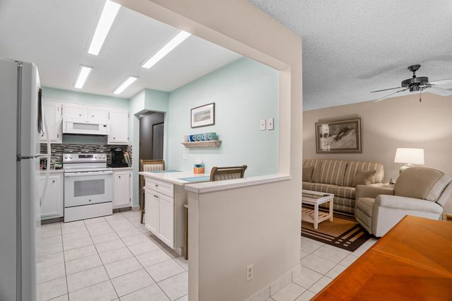 8713 NW 10th Street C101, Plantation, FL 33322