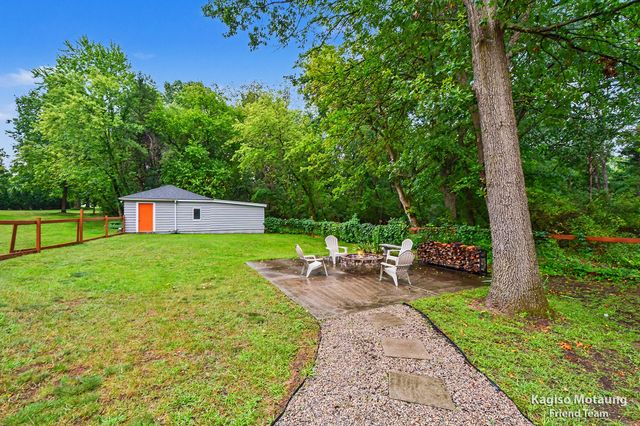 4621 Whitneyville Avenue SE, Ada, MI 49301