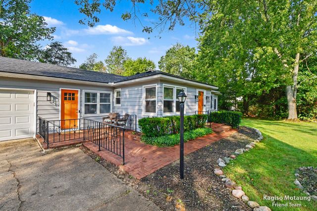 4621 Whitneyville Avenue SE, Ada, MI 49301