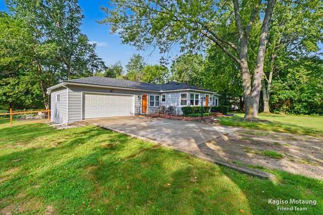 4621 Whitneyville Avenue SE, Ada, MI 49301